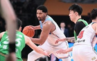 新疆外援勞森高效表現，19次出手得18分16板7助3帽。