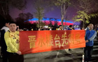 中華文化深，山西男籃迷舉“晉粵爭輝”橫幅。