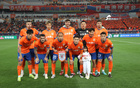 泰山隊(duì)4-2勝浙江，賽后謝場(chǎng)，隊(duì)員釋重負(fù)。