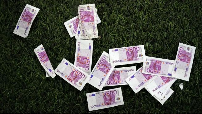 巴黎歐冠奪冠，金錢味濃，攬1.2億