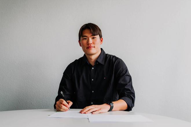 官方：法蘭克福簽金潤鍍，22歲韓中衛(wèi)先入U21。